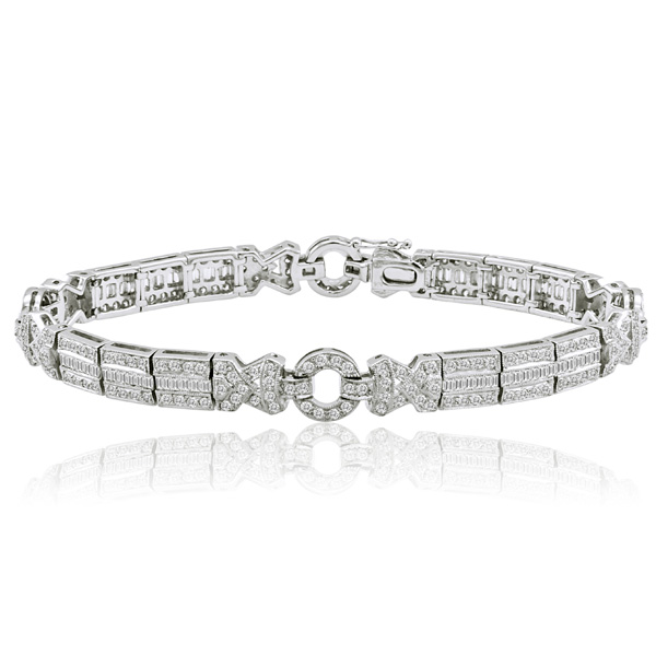 Rihanna chooses Le Vian in all 26 Harper